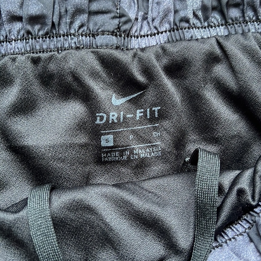 Nike shorts - Picture 2 of 3